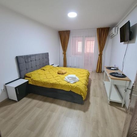 Appartamento Garsoniera Luxury Kevin Piteşti Esterno foto
