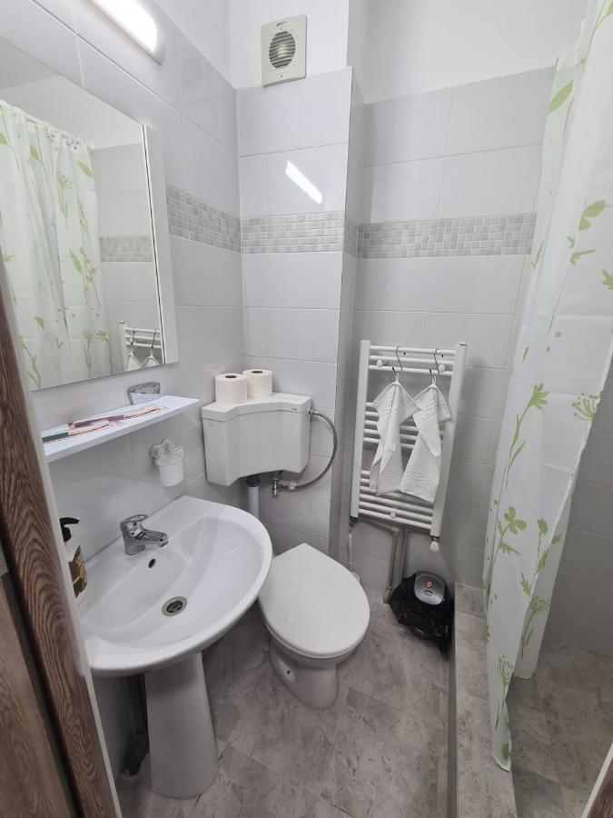 Appartamento Garsoniera Luxury Kevin Piteşti Esterno foto
