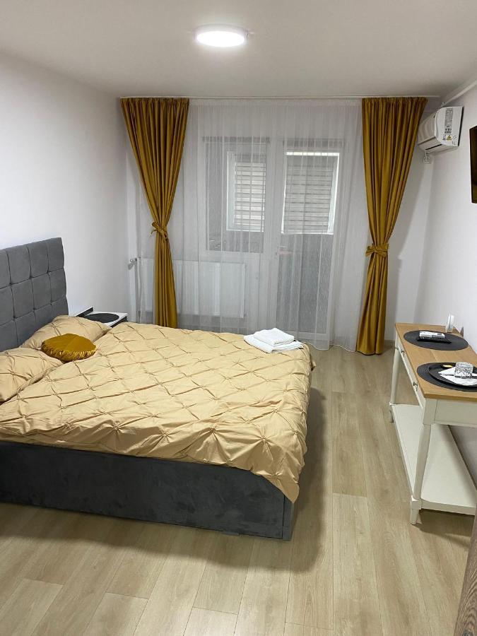 Appartamento Garsoniera Luxury Kevin Piteşti Esterno foto